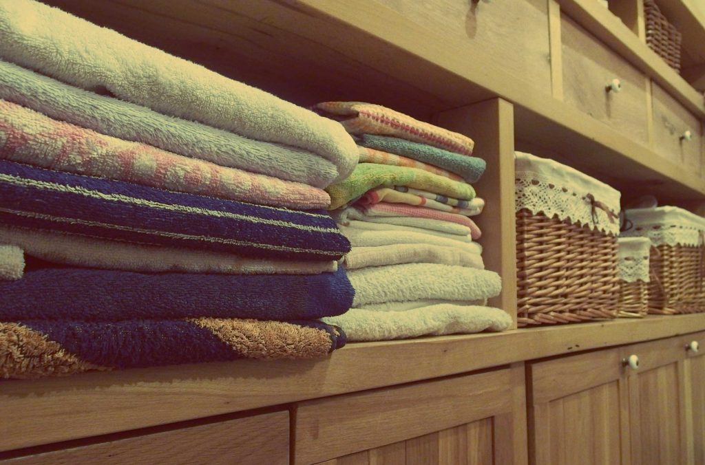 tidy kids - arrange the towels